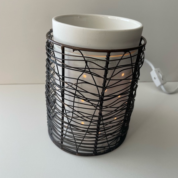 Scentsy 6” pin light warmer with loom wrap and bulb, works! - Picture 10 of 13